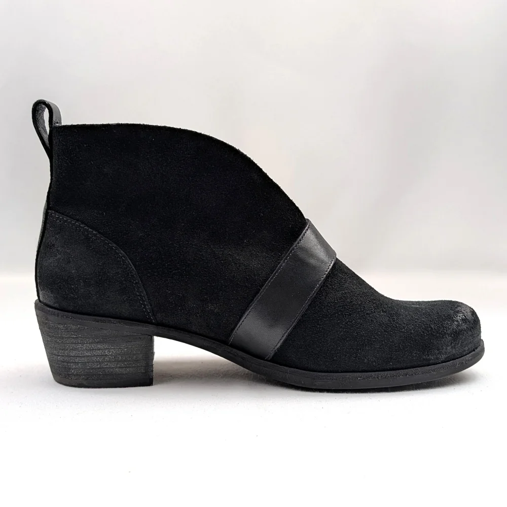 UGG Wright Ankle Boots Suede & Leather Belted Buckle Block Heel Pull On Black 8